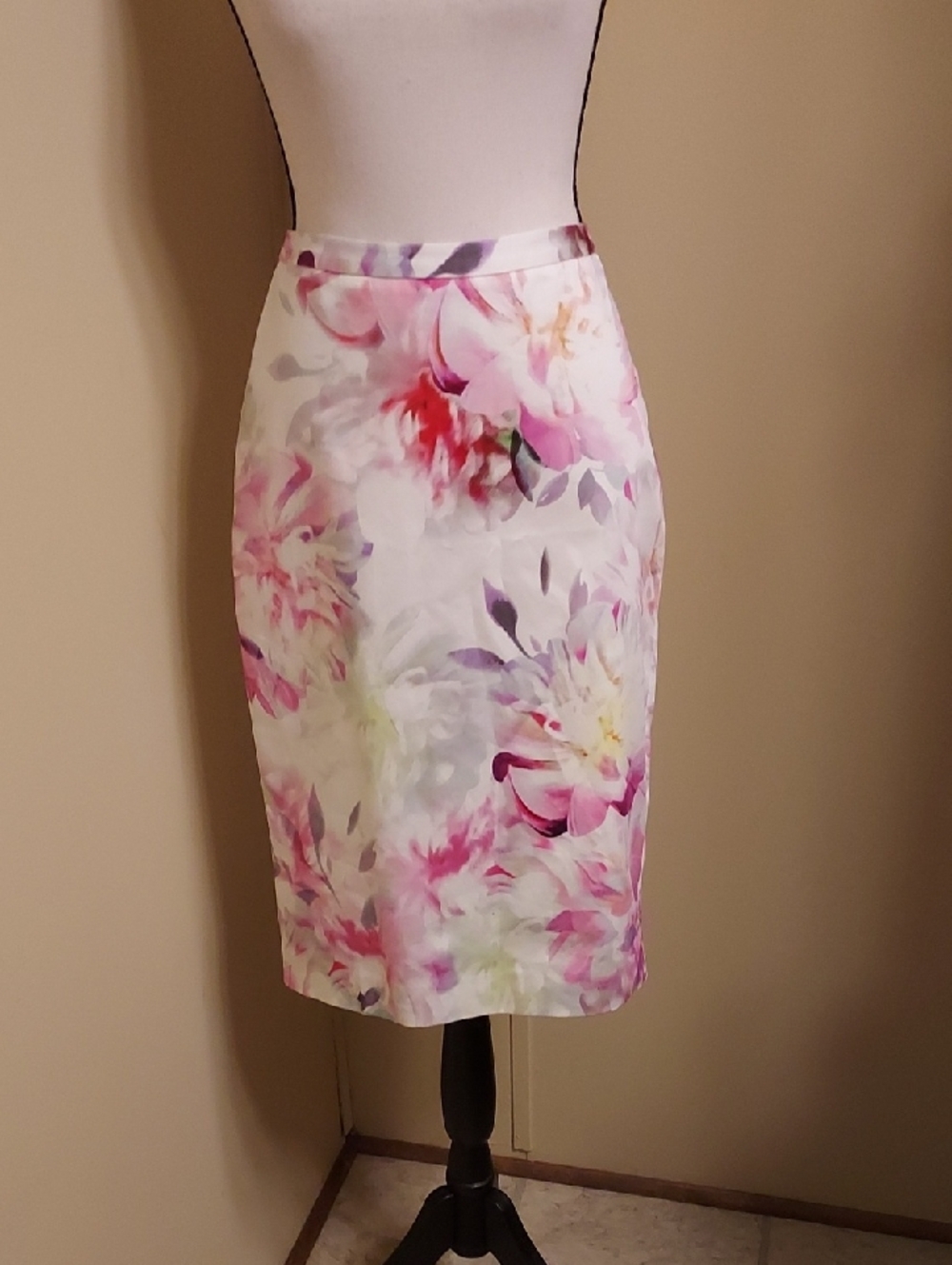 Pure Collection Floral Pencil Skirt in White, Pink and Purple